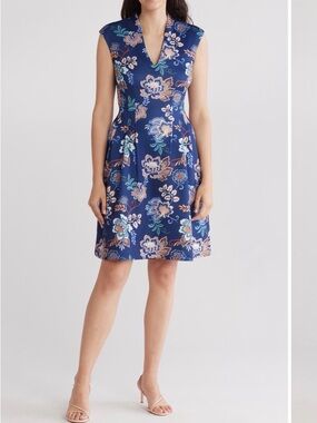 Vince Camuto Navy Floral V-Neck Midi Dress